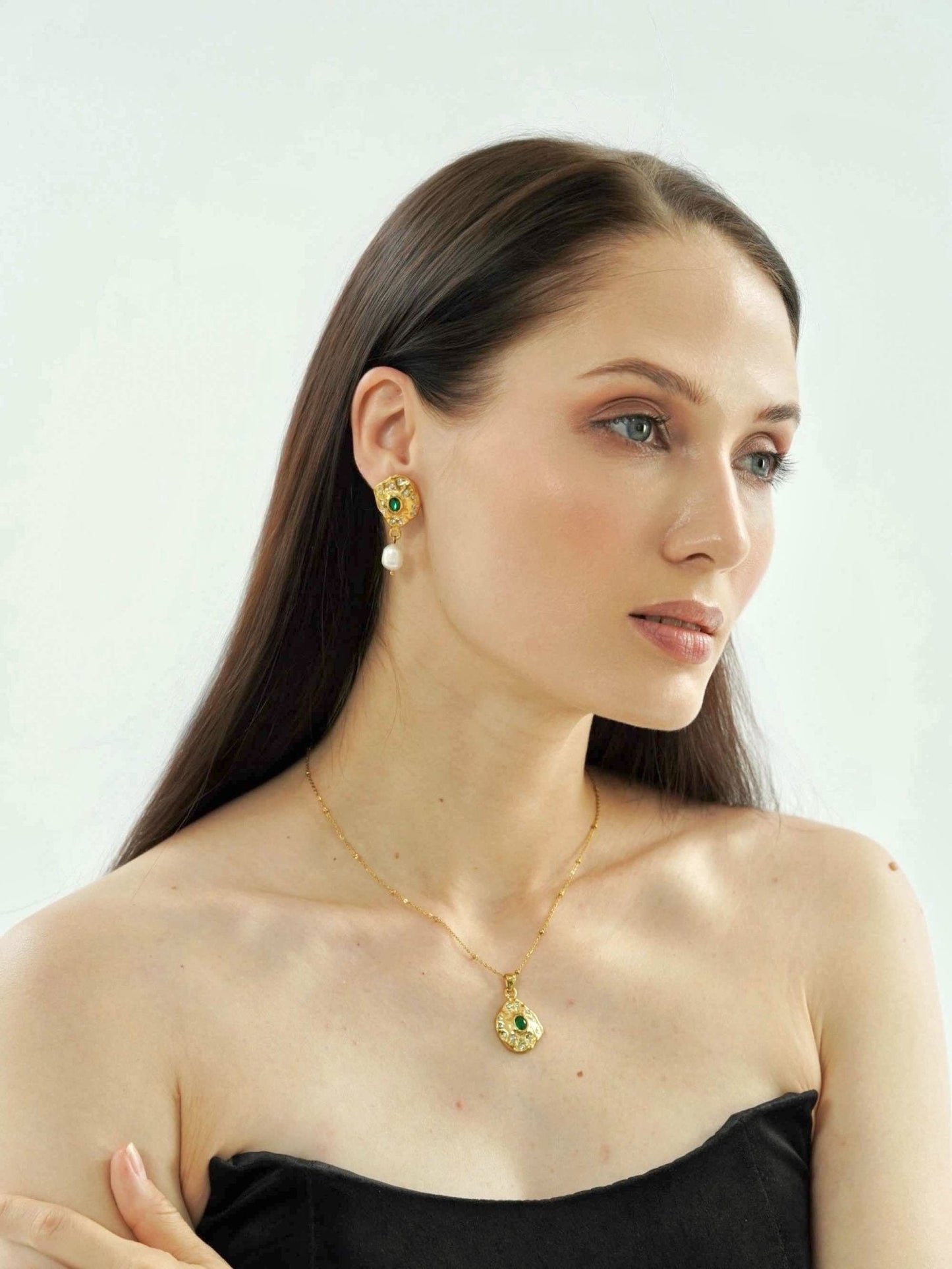 Emerald Textured Pendant Necklace
