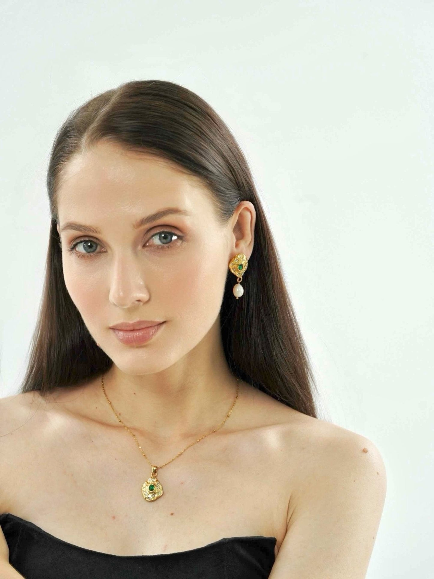 Emerald Textured Pendant Necklace