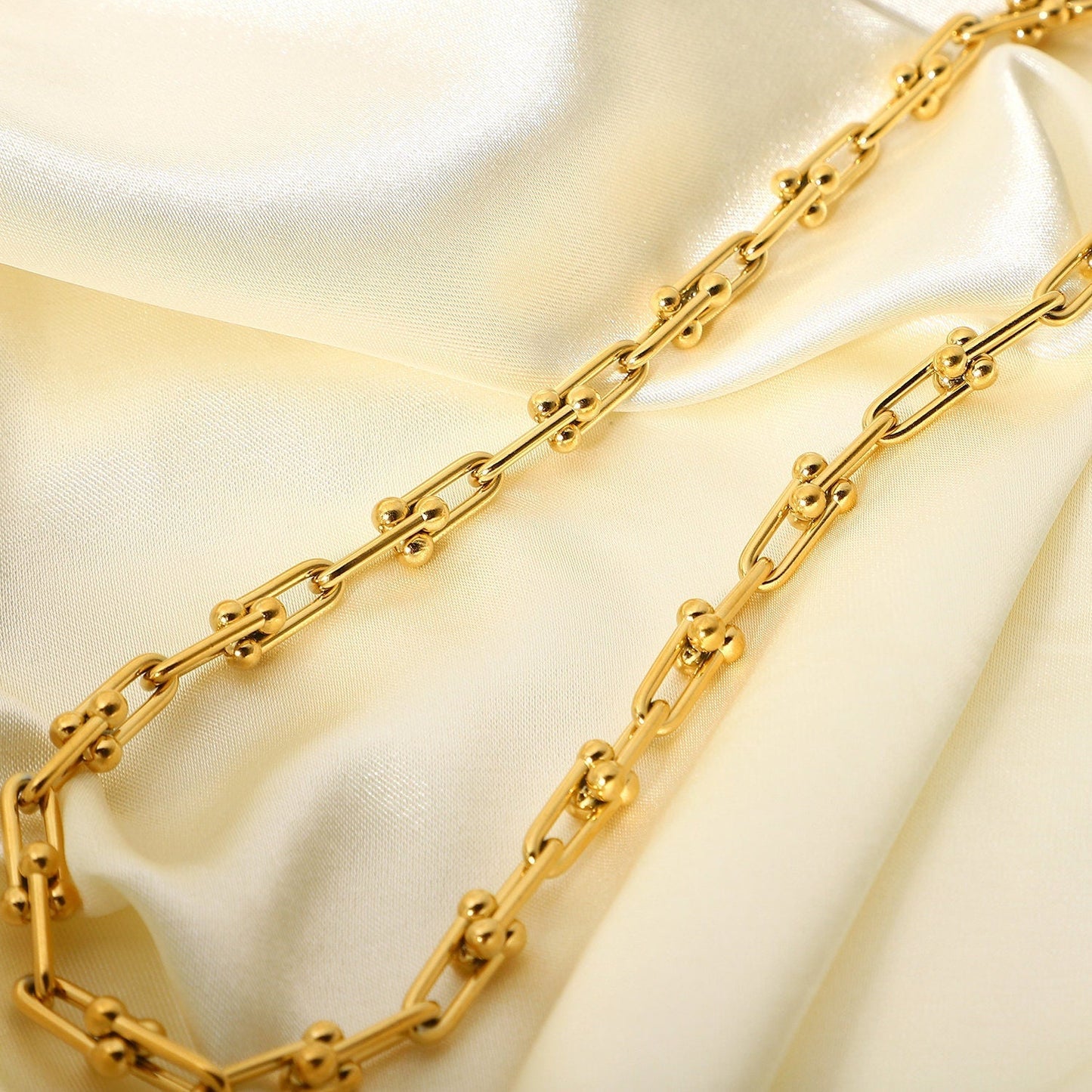 U Link Chain Necklace