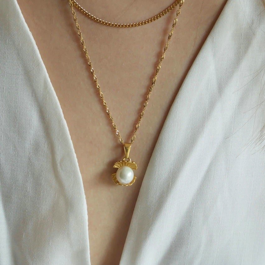 Pearl Pendant Necklace